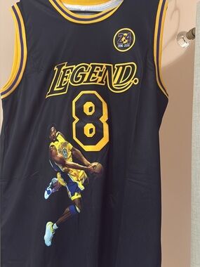 Legend 8 Black Kobe Bryant men’s size L Jersey